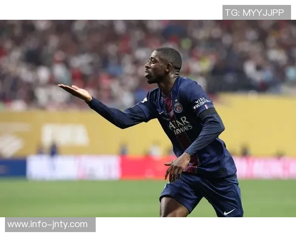 登贝莱回乡展示金球奖感恩故土成就职业生涯 登贝莱回乡展示金球奖感恩故土成就职业生涯