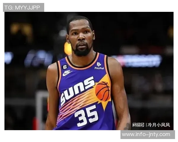 杜兰特苦战上半场表现抢眼砍下全队最高15分助力球队奋战 杜兰特苦战上半场表现抢眼砍下全队最高15分助力球队奋战