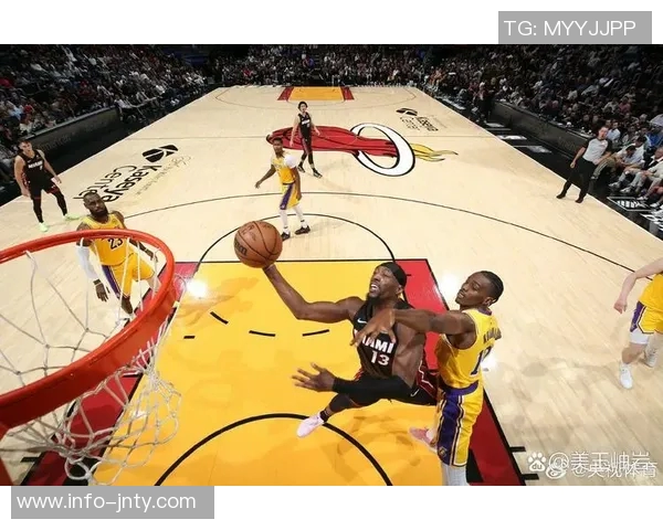 热火全队齐发力半场9人得分5人上双展现团队实力 热火全队齐发力半场9人得分5人上双展现团队实力