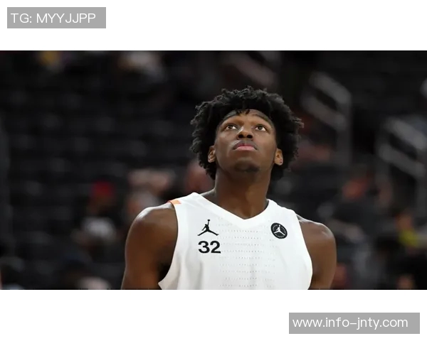 杨瀚森被下放传闻不实记者关注他提车动态引热议