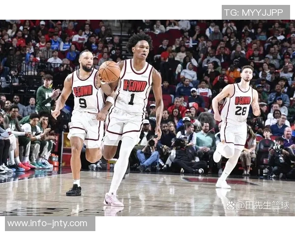 火箭队依靠篮板优势逆袭对手二次进攻助力赢得关键胜利 火箭队依靠篮板优势逆袭对手二次进攻助力赢得关键胜利