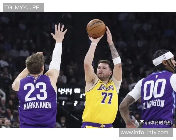 东契奇盛赞斯玛特防守技巧称其独特表现令人惊叹 东契奇盛赞斯玛特防守技巧称其独特表现令人惊叹